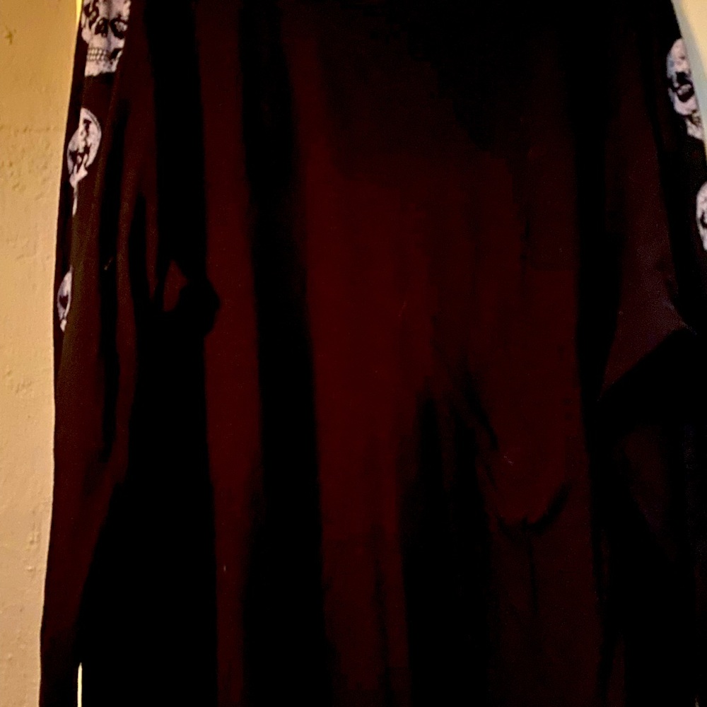 Plus size Torrid size 5 black shirt with skulls